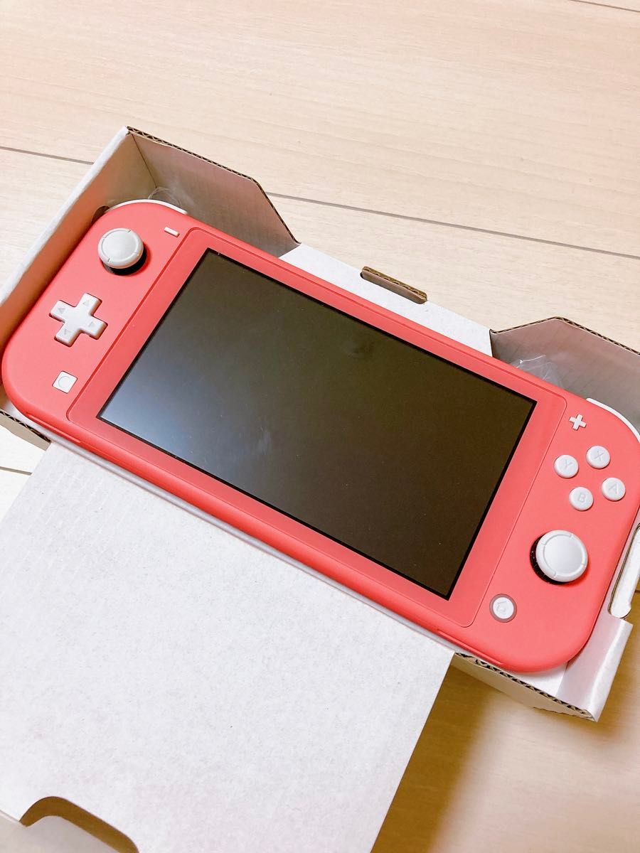 Nintendo Switch Lite かなり美品。動作確認済み　2023年購入　 コーラル