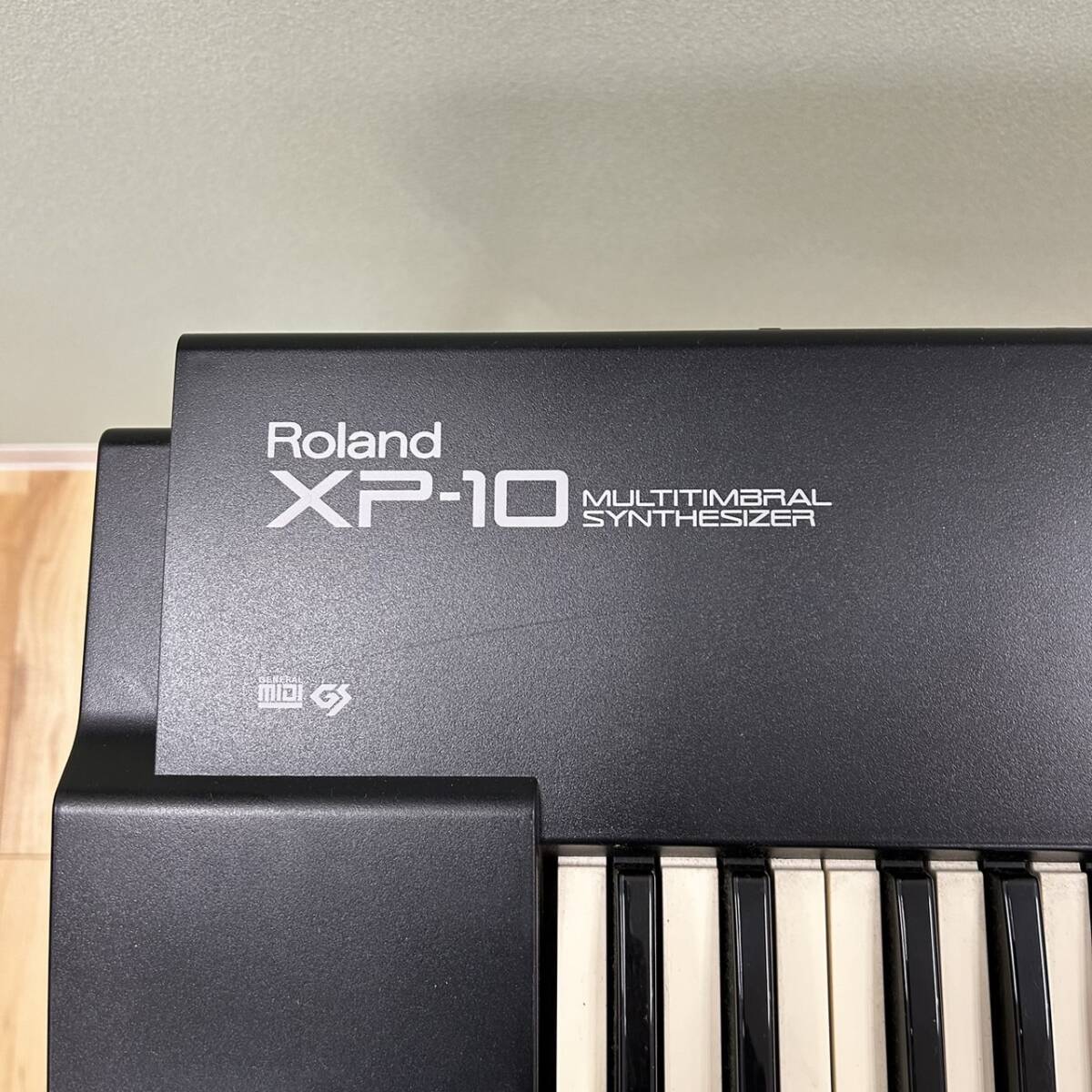 ★☆Roland ローランド シンセサイザー XP-10  電源コード欠品 動作未確認 台付き #4606☆★の画像2