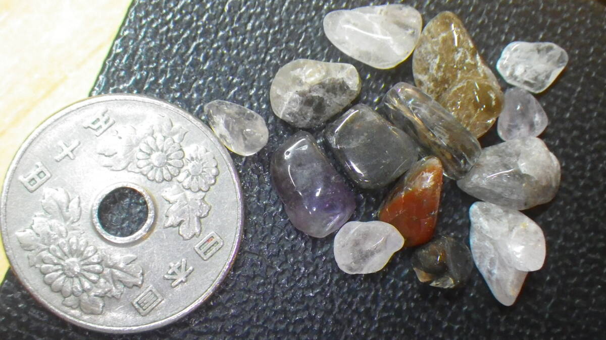 カナダ産のオーラライト２３です。 小さめセットに 23種の複合鉱物を含む水晶の画像3