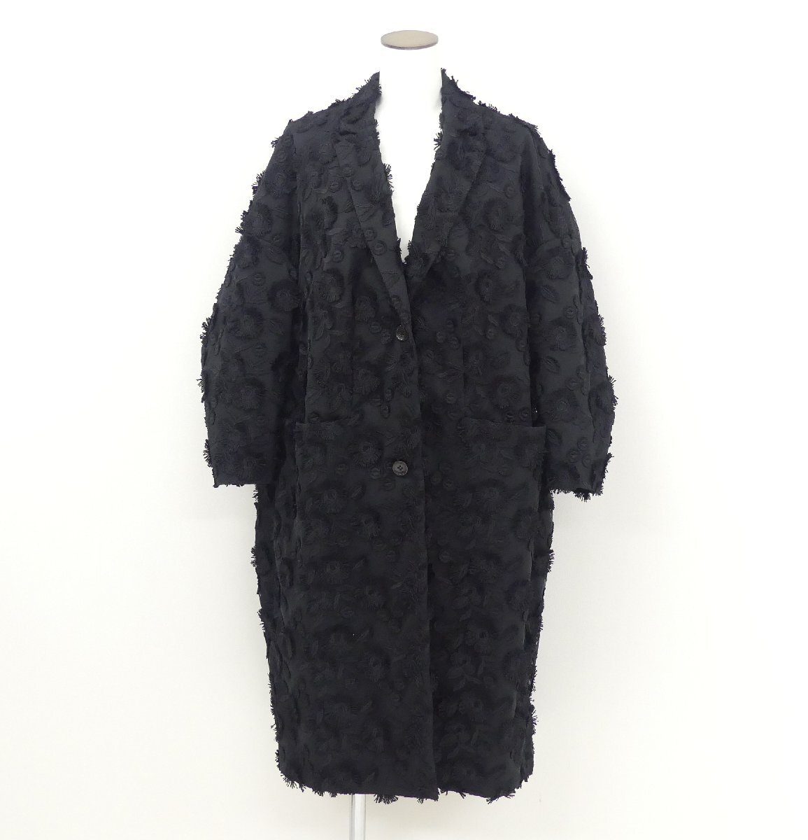 Sランク Tsuru by MarikoOikawa ツル コート Lauren F ブラック ポリエステル フラワーモチーフ '24年商品の画像3