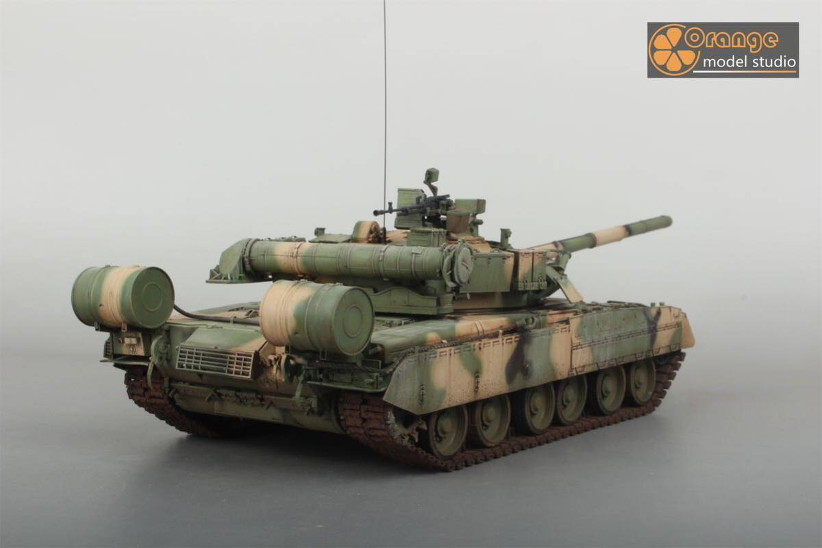 No-549 1/35 ロシア軍 Tー80U 主戦タンク 軍用戦車 プラモデル 完成品_画像4