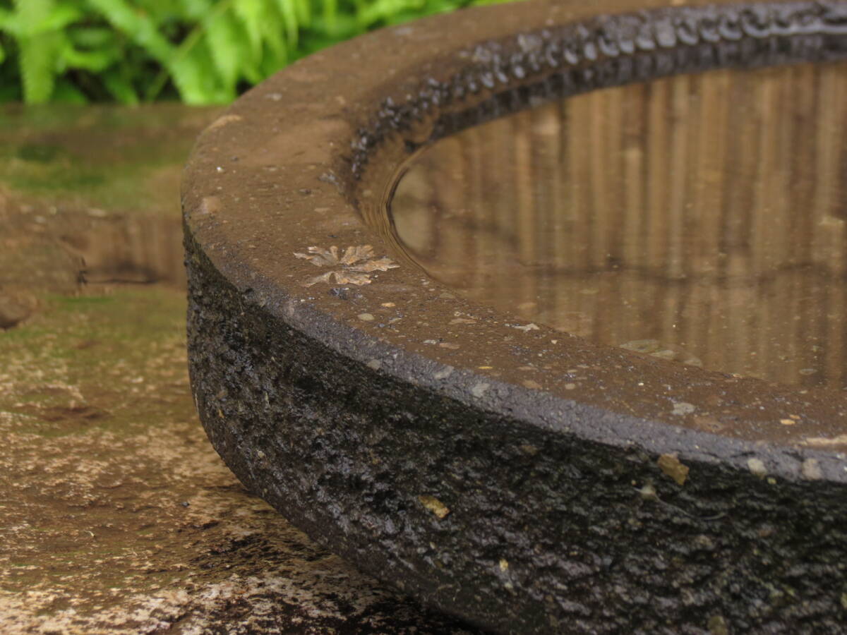 蹲 直径40cm 重量9kg 植木鉢 手水鉢 九州産天然石の画像2