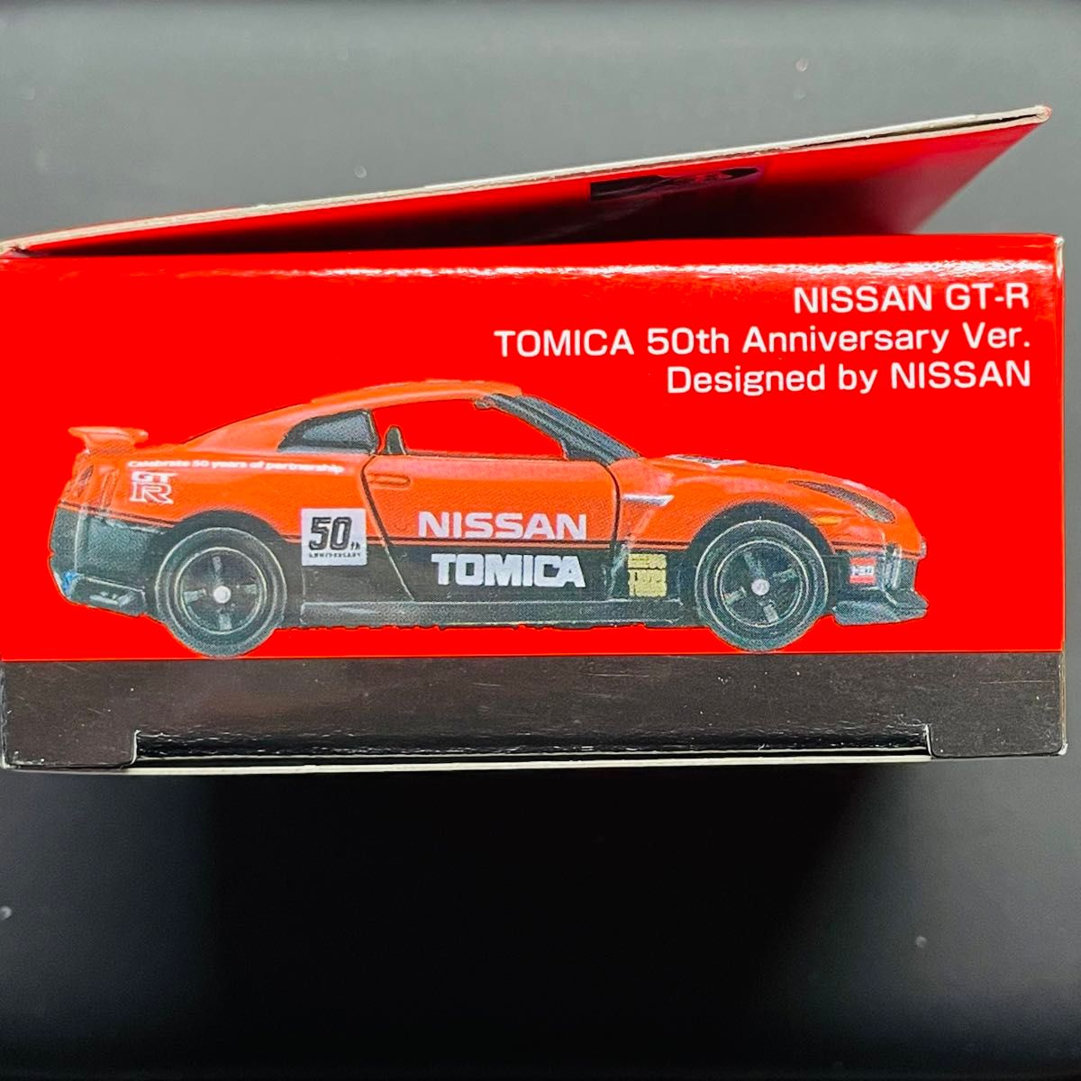 トミカ　日産 GT-R トミカ50周年記念仕様 designed by NISSAN