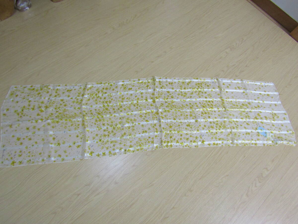 20　ニナリッチ　スカーフ　ストール　シルク　絹100％　約43Ｘ160㎝　日本製　手洗い可能　花柄　未使用　定形外郵便の送料94円_画像4