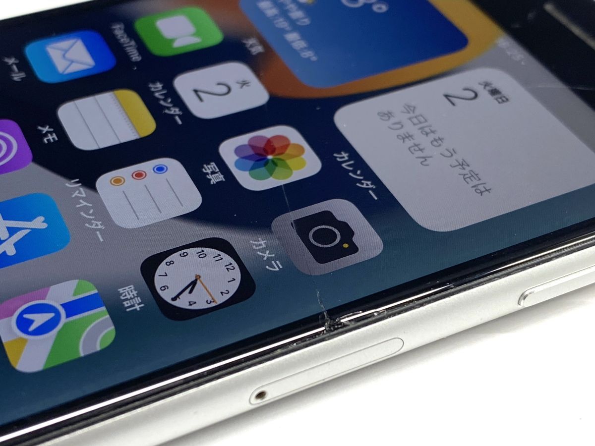 【E051】中古 Apple iPhone SE 第2世代 ホワイト 64GB au MHGQ3J/A 初期化済み アイフォン スマホ 画面割れあり 判定○ bの画像7