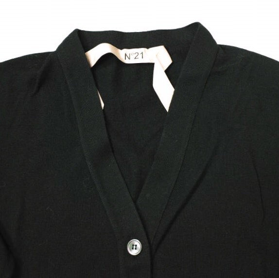 新品 N°21 ヌメロヴェントゥーノ MAGLIA CARDIGAN ロゴ刺繍 ウールハイゲージVネックカーディガン ?20S-A007-7019 36 BLACK 定価69,300円_画像5