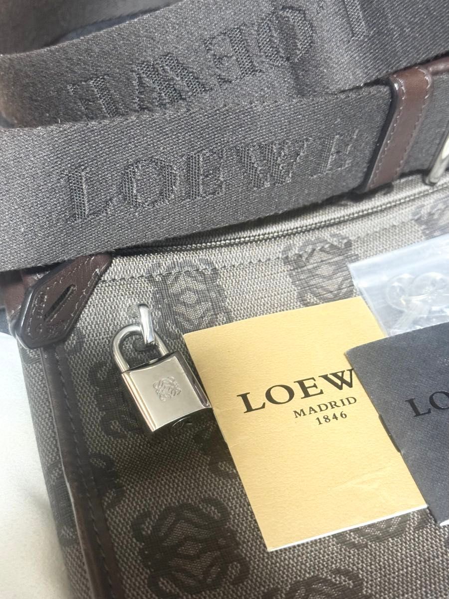 美品 LOEWE メッセンジャー ショルダーバッグ  斜めがけ ユニセックス ロエベ 未使用南京錠 鍵付き 保存袋＆付属品付き