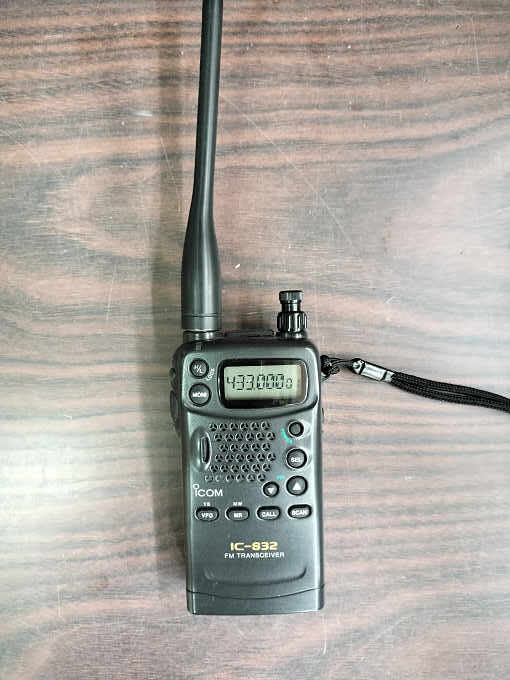 ICOM ハンディ ４３０MHｚ IC-S32  ジャンクの画像1