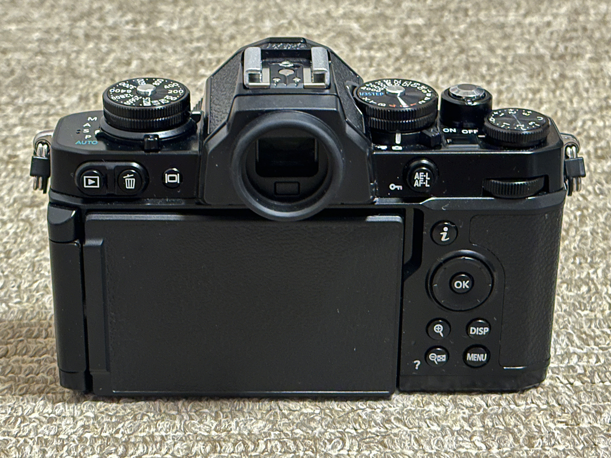 Bibian 比比昂- 美品!!Nikon Zfc ブラック16-50mm レンズ Bibian 比比昂- 美品!!Nikon Zfc ブラック16-50mm レンズ