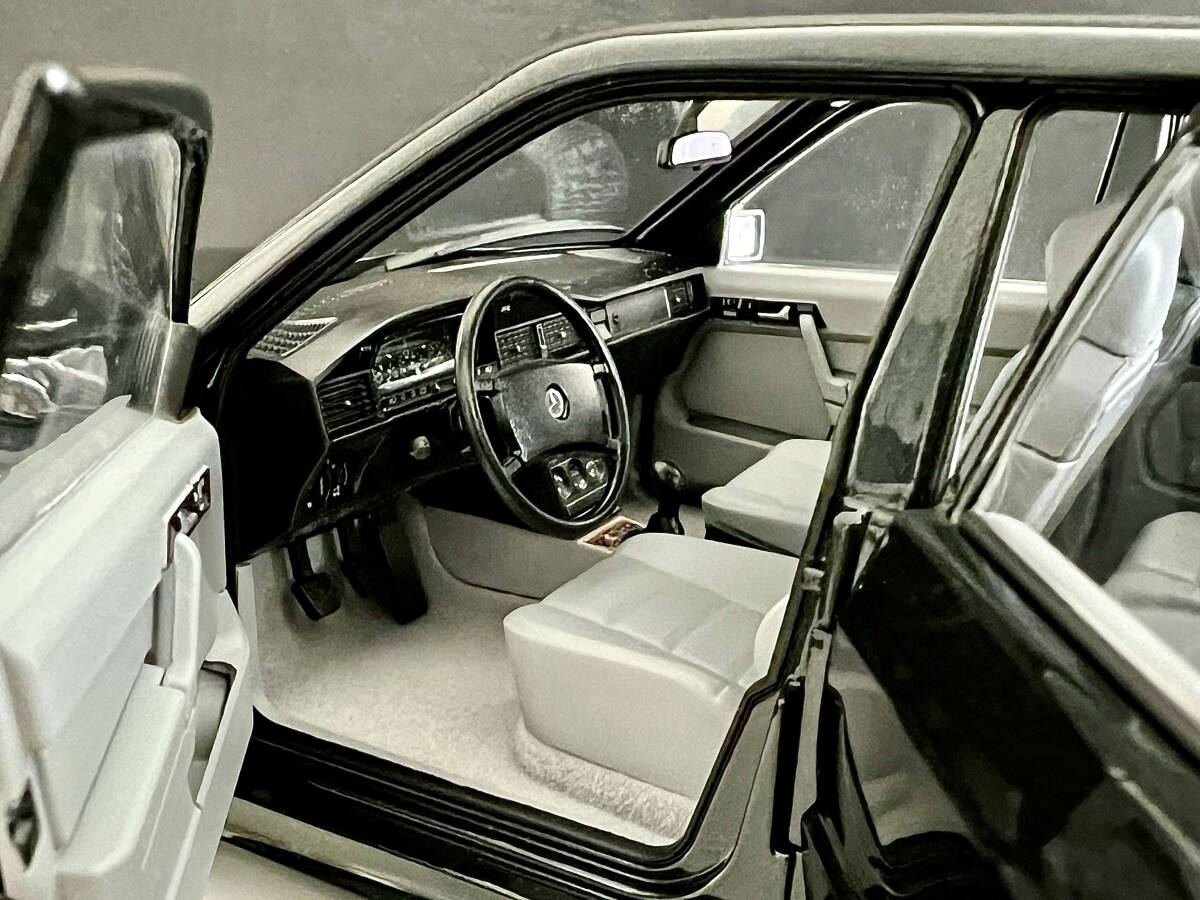 ●1/18 NOREV Mercedes Benz 190E 2.3-16 1984 Black metallic W201 メルセデス ベンツ_画像3