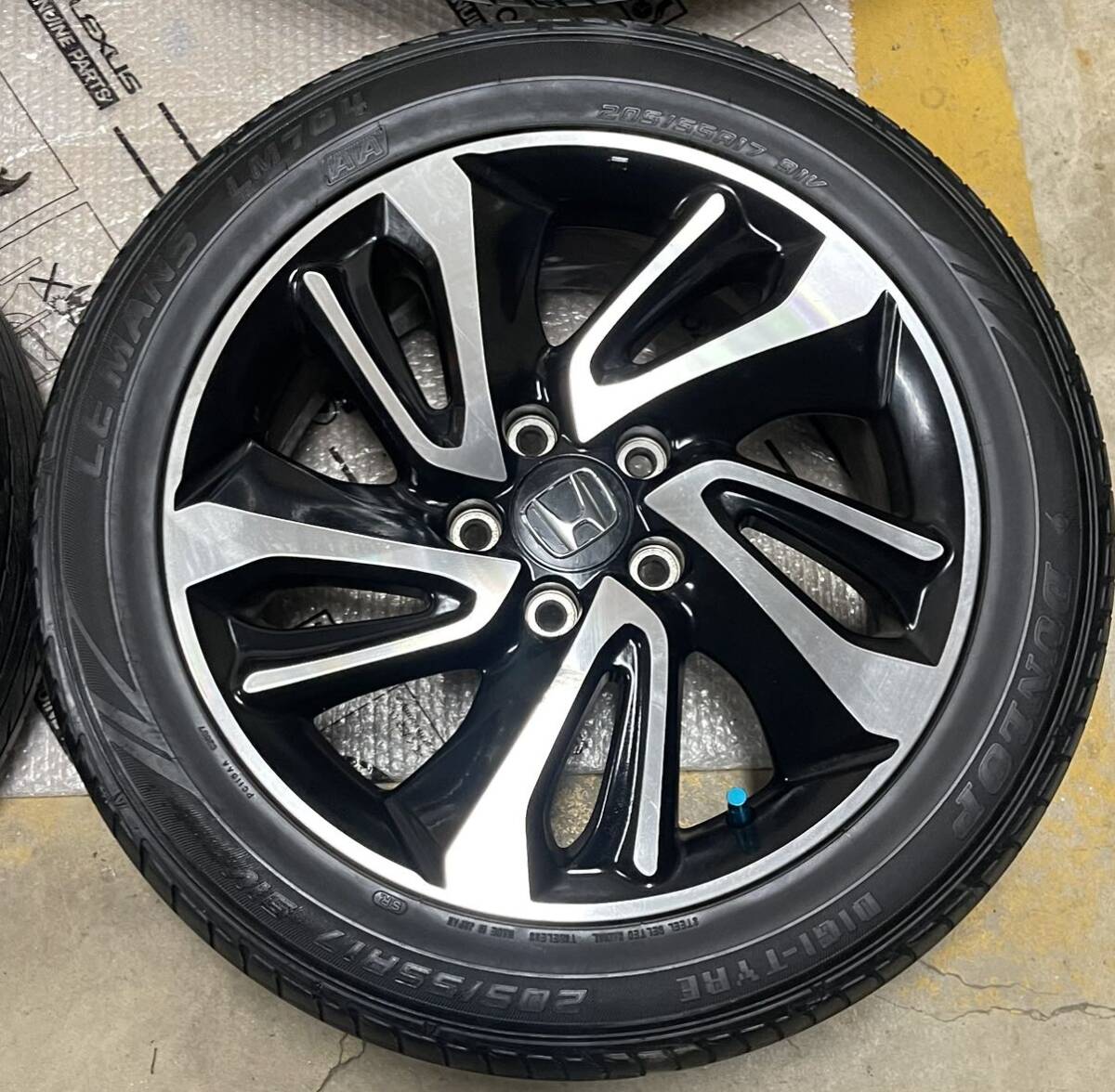 ホンダ ステップワゴン純正17インチ 6J インセット50 P.C.D114.3 DUNLOP 205/55/R17 中古4本セットの画像7