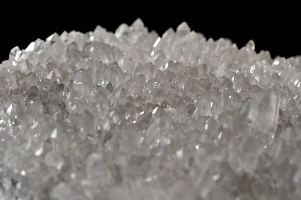 【鉱石】 水晶クラスター 高さ：5cm 横幅：18cm 重量：1.4kg ● パワーストーン 1003002-1の画像7