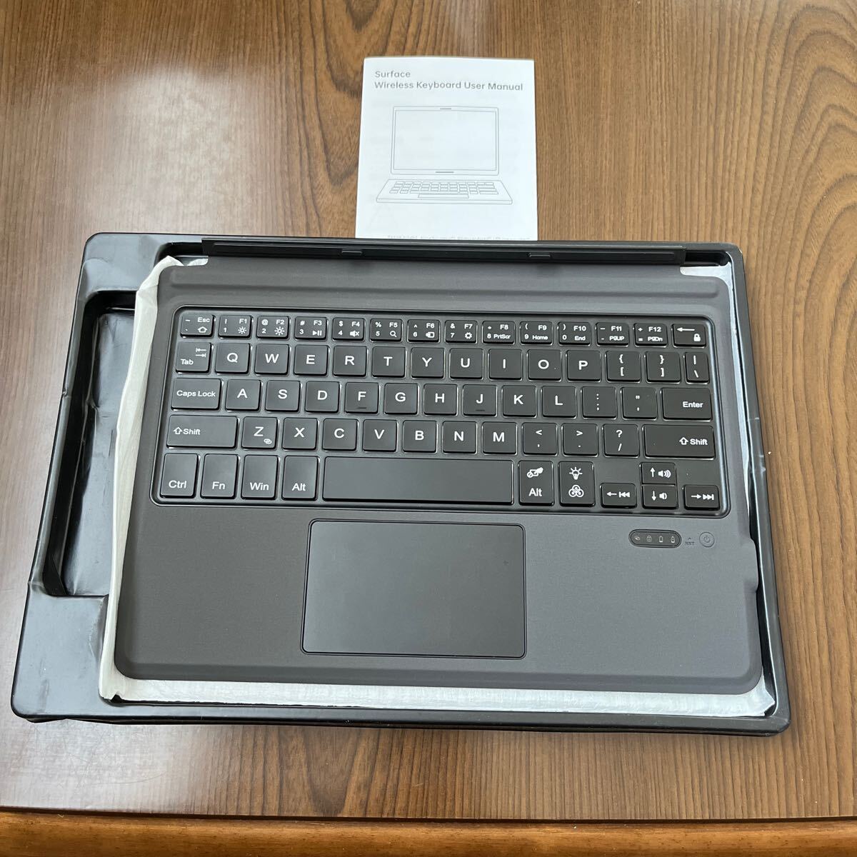 604p1713☆ ワイヤレスキーボード、Surface Go3 Go2 Go用タッチパッド付きUSB C充電式ワイヤレスBluetoothキーボード