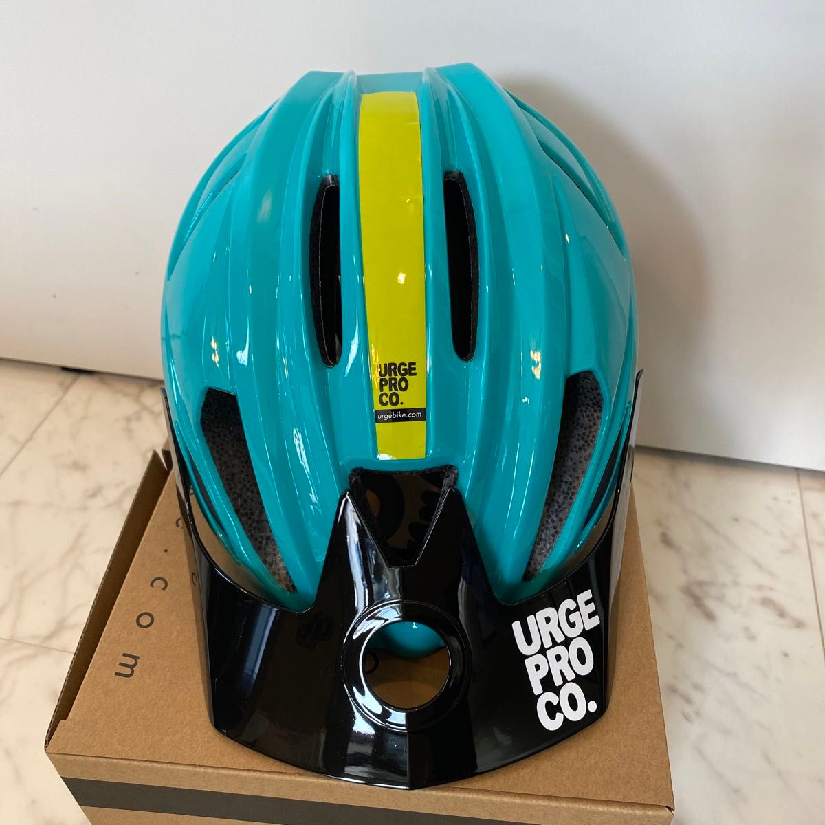新品　URGE アージュ　ヘルメット　トレイルヘッド　グリーン S/Mサイズ　チェレステ 自転車ヘルメット