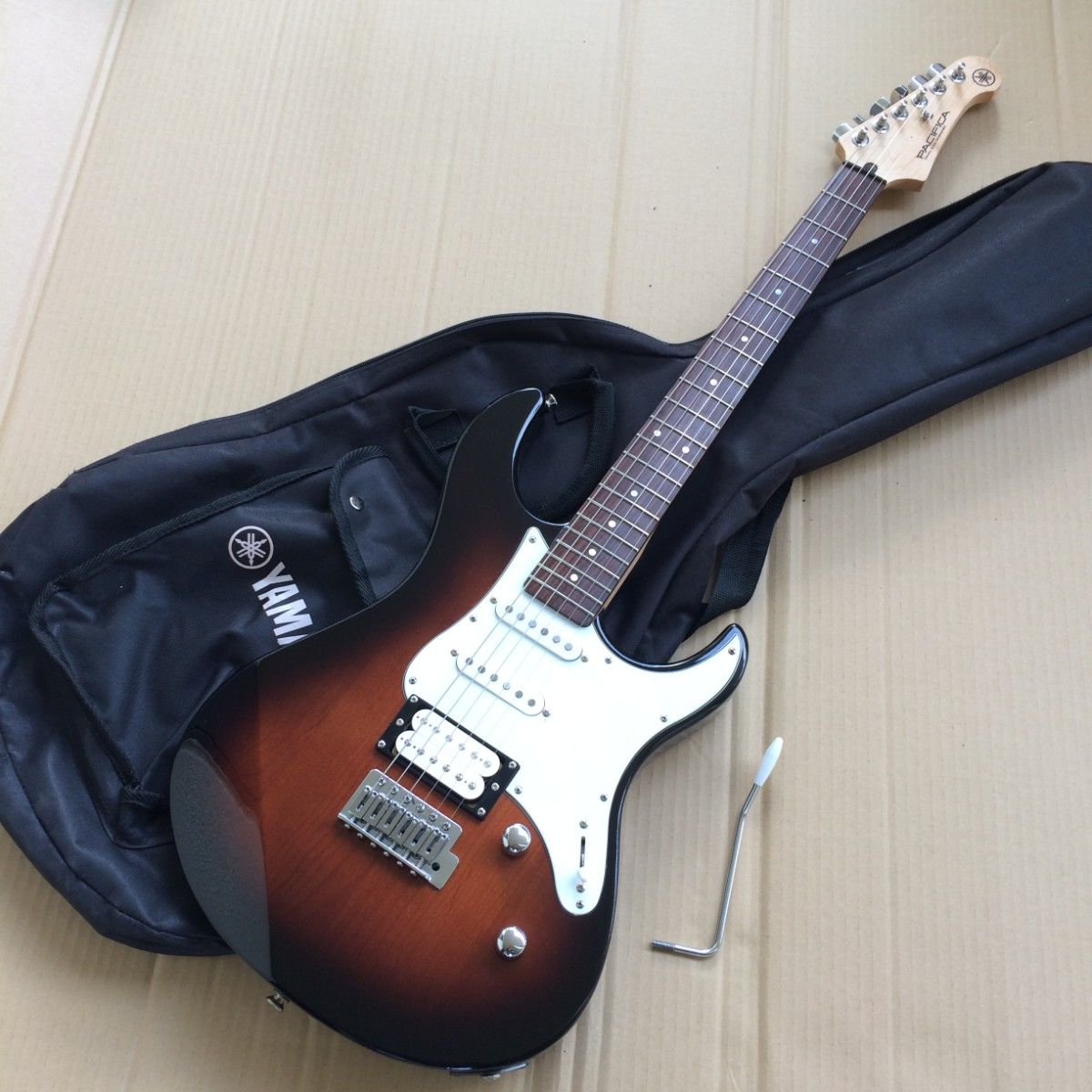 送料無料 美品 YAMAHA PACIFICA PAC112V エレキギター ヤマハ 送料無料 美品 YAMAHA PACIFICA PAC112V エレキギター ヤマハ