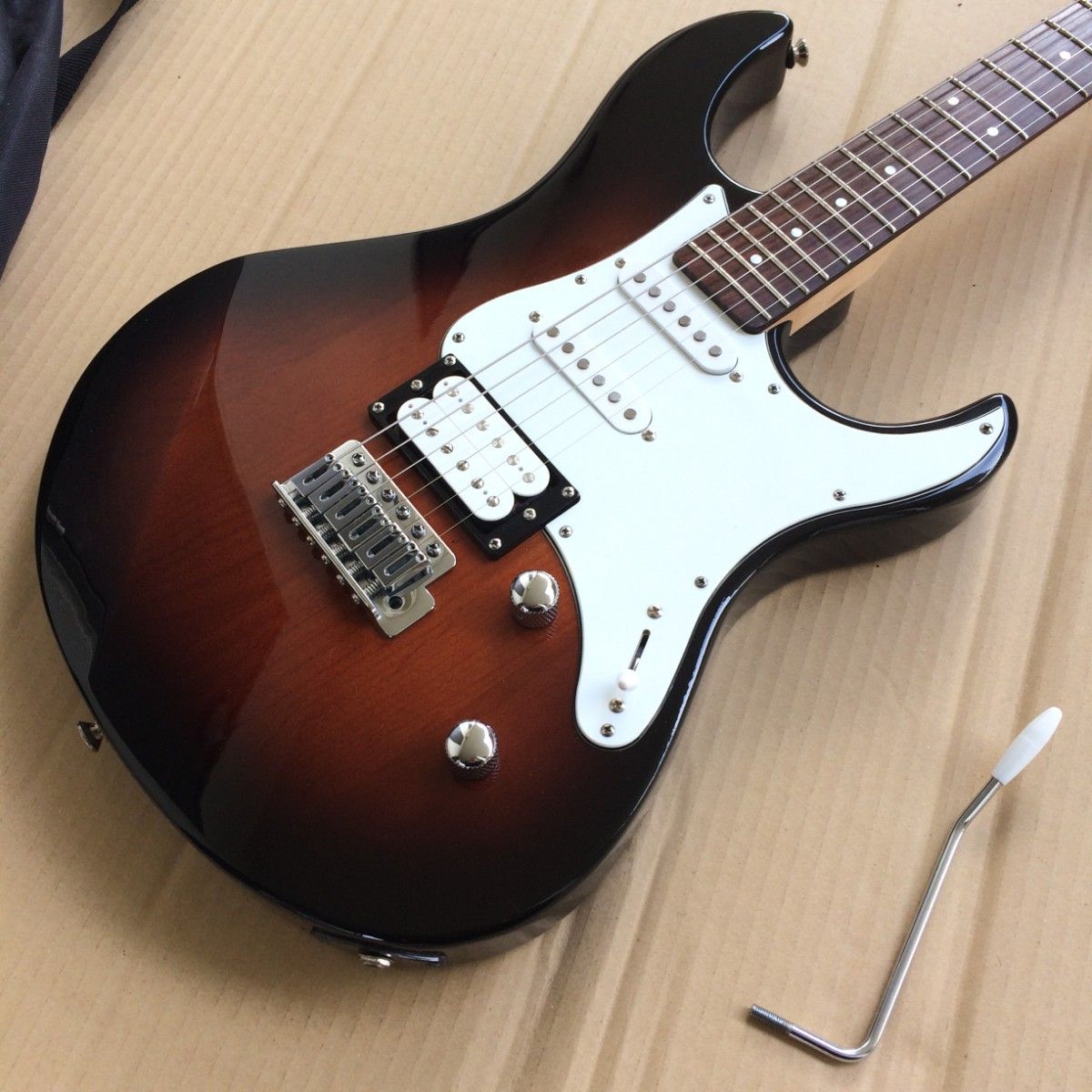 送料無料 美品 YAMAHA PACIFICA PAC112V エレキギター ヤマハ 送料無料 美品 YAMAHA PACIFICA PAC112V エレキギター ヤマハ