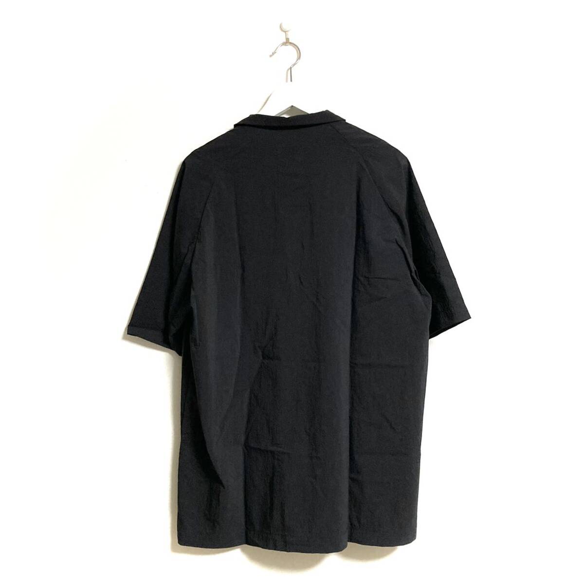 美品◆teatora◆Roomkey Shirt DR Black 3 テアトラ シャツ トップス ブラック 黒 ナイロンシャツ 半袖シャツ プルオーバーシャツ の画像2