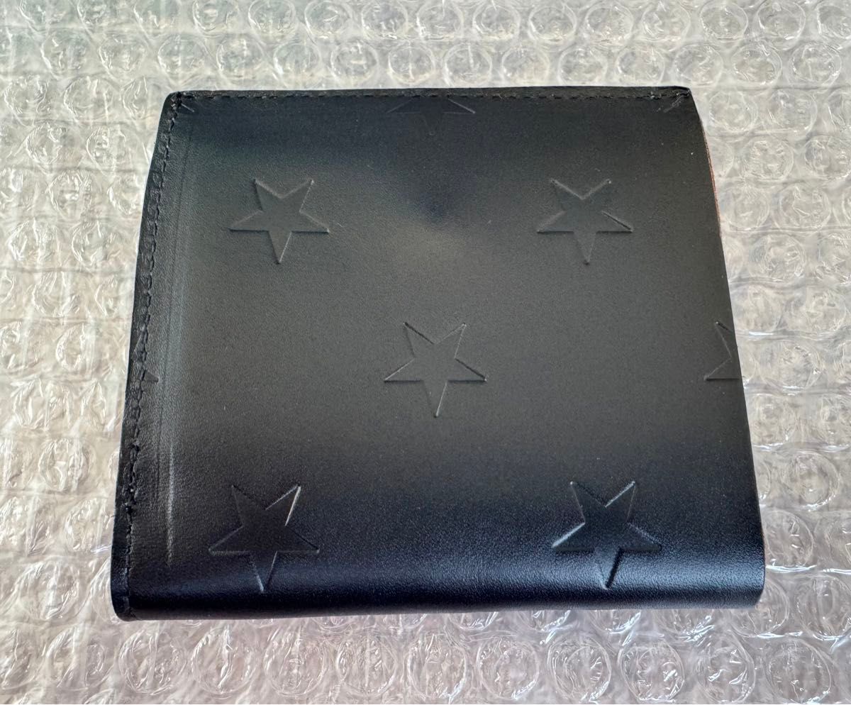 イルビゾンテ　新品　二つ折り財布　スターエンボス　型押し　ブラック
