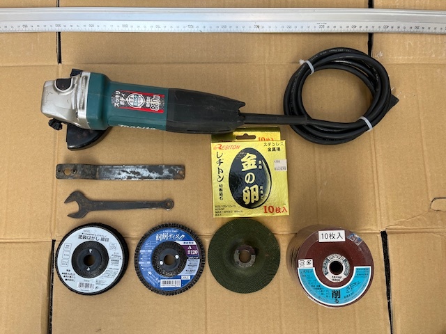 【美中古品】【マキタ】makita 100mm ディスクグラインダー GA4033の画像1