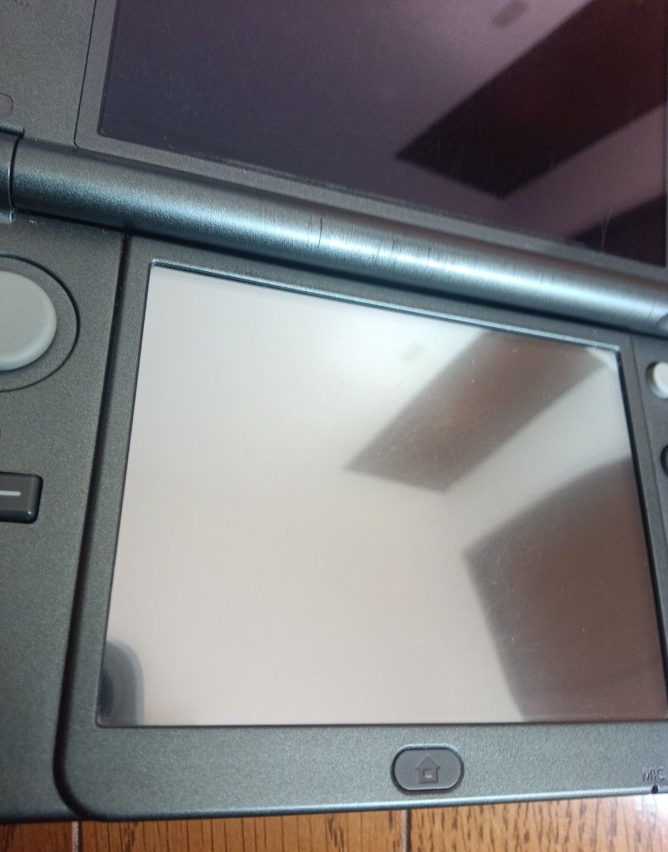 NEW NINTENDO 3DS LL メタリックブラック 中古品 使用感有り 充電器 タッチペン SDカード（16GB）付き