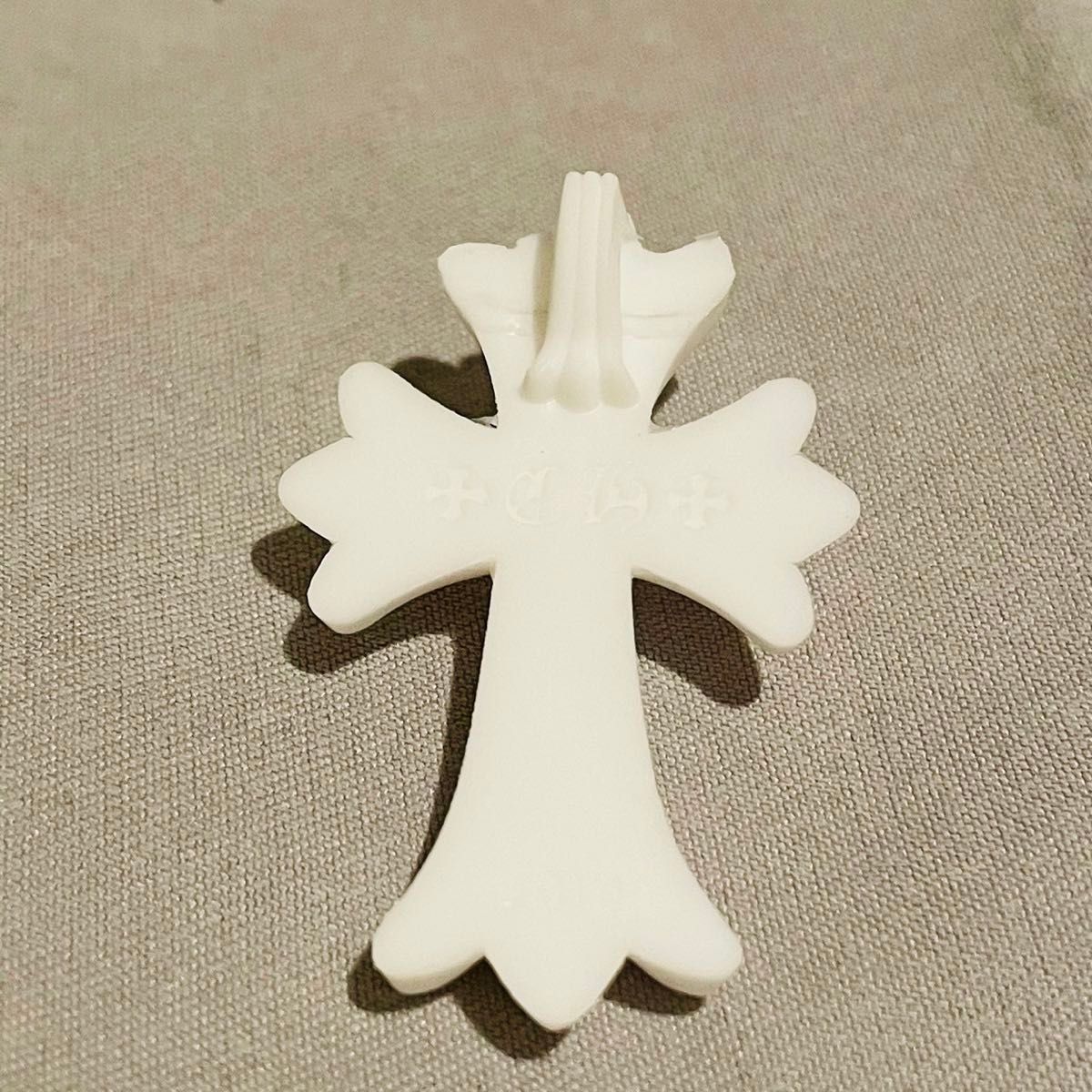 シリコンネックレス　クロス ネックレス 十字架 ラバー シリコン 首飾り ペンダント　ホワイト　白
