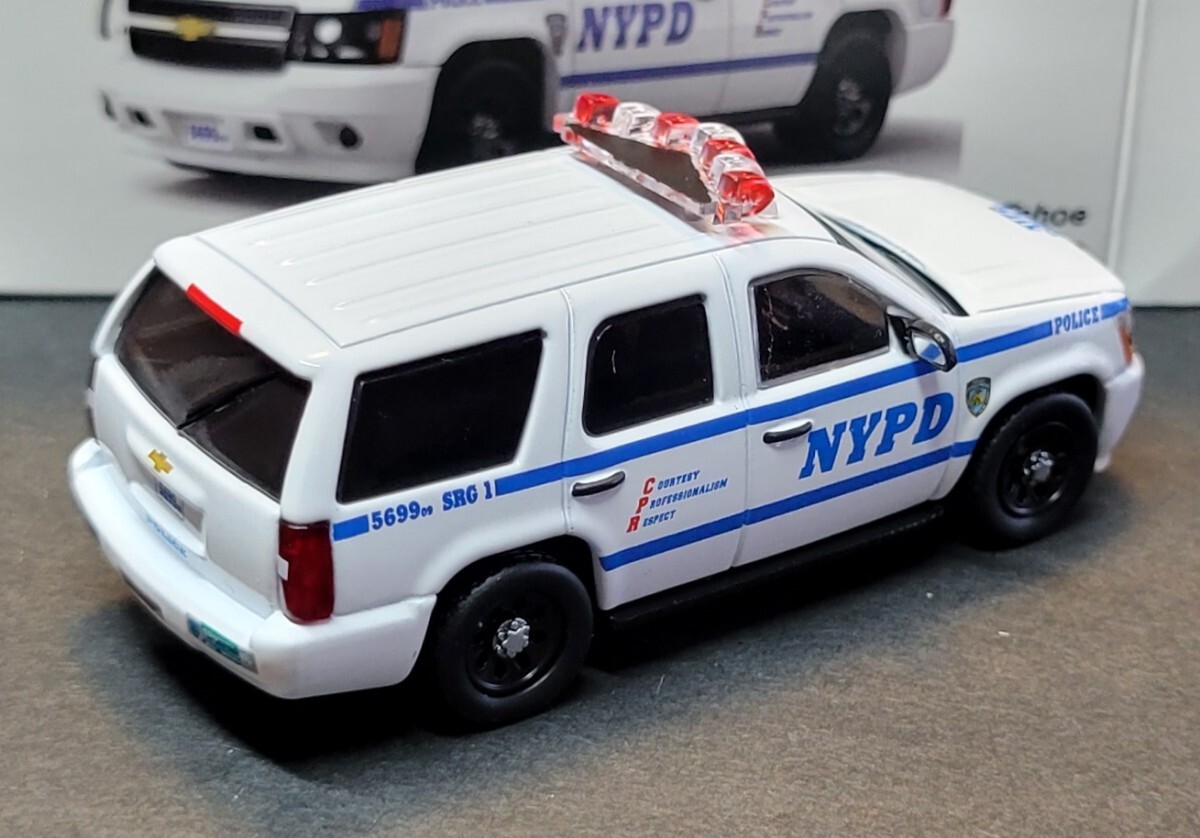 1/64 596 model シボレー タホ NYPD パトカー ミニカー グリーンライトと同じサイズ の画像2
