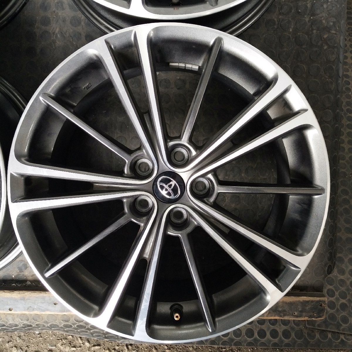 管理番号：A4-6【4本価格】【17x7J 5x100 ET+48 ハブ56】スバル製・トヨタTOYOTA純正・86等・店頭引取可能・適格請求書発行可能_画像4