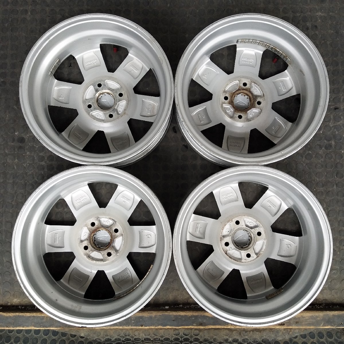 管理番号：A4-129【4本価格】【15x4.5J 4x100 ET+45 ハブ54】ダイハツ純正・タフト ウェイク等・店頭直接引取・適格請求書発行可能_画像8