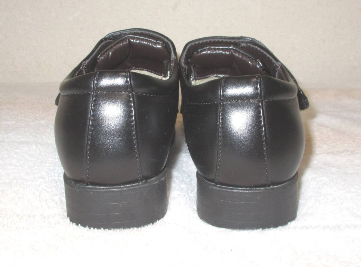 ... обувь    обувь   2 раза  одевать    черный  18cm 18.0  чистка  сделано   немного  трудности  есть   красивая вещь 
