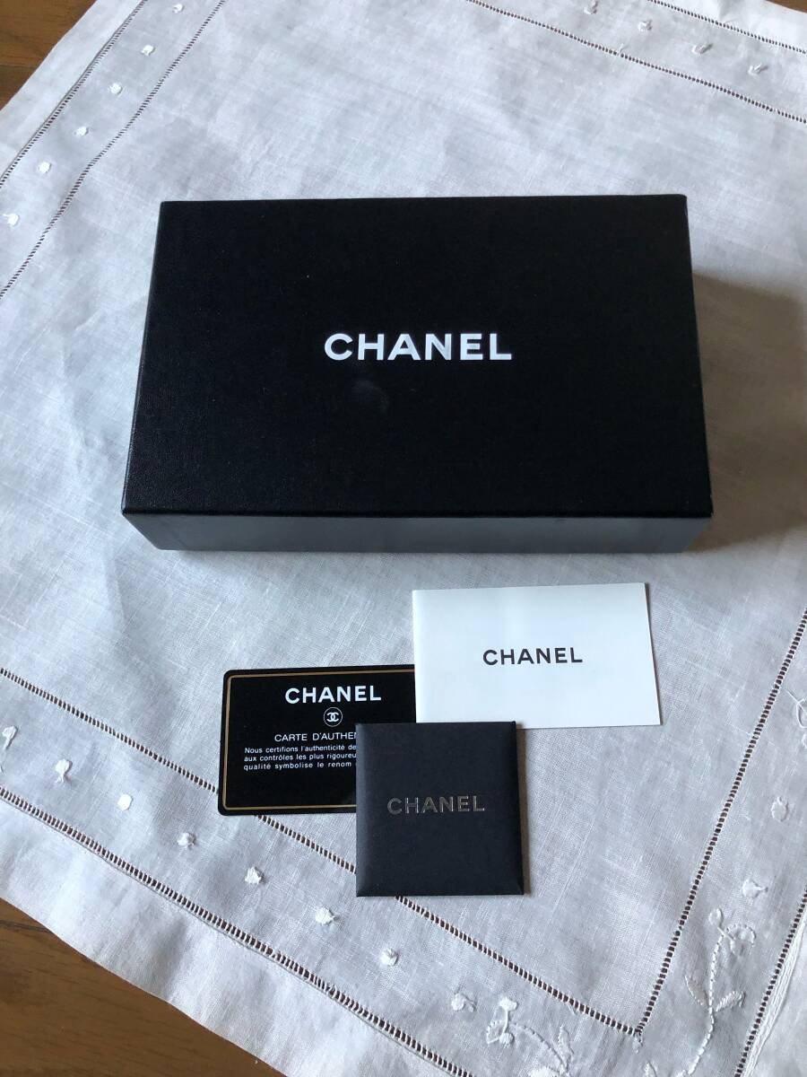 〈 CHANEL 〉シャネル マトラッセスキン クラシックフラップ レザー財布 箱・証明カード付き Used品の画像3