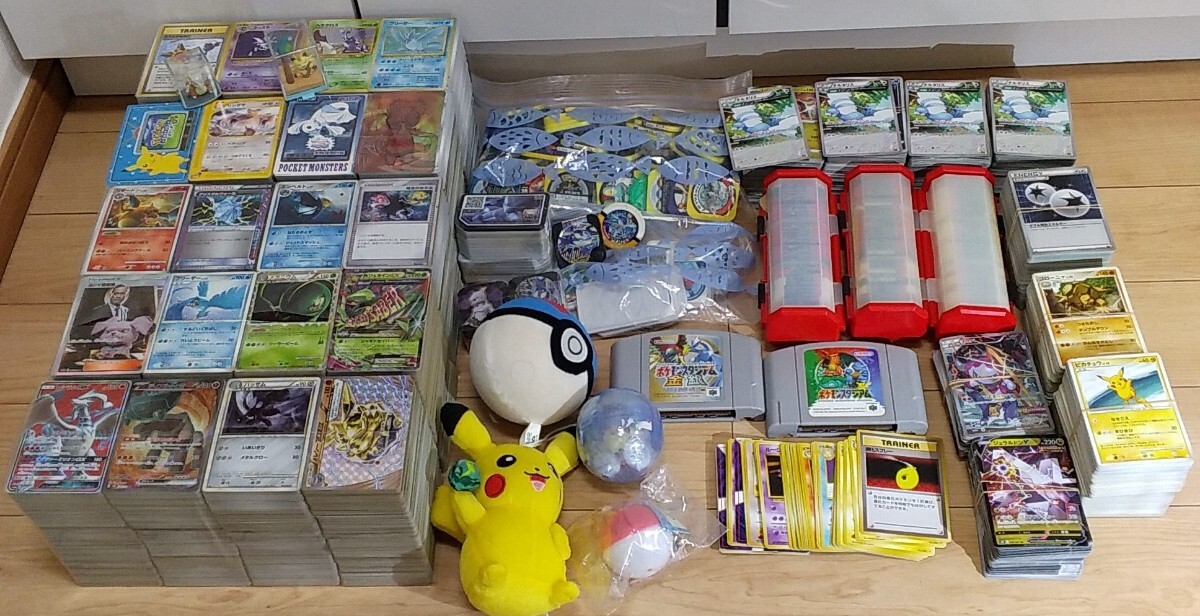 閉店処分 ポケモンカードシリーズ色々大量まとめ約10000枚（内キラP 旧裏面 古いカード約2000枚）フィギュア グッズ e+入り説明文必読の画像1