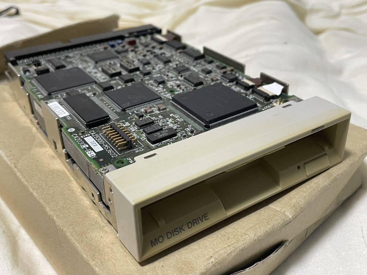【ジャンク】富士通 内蔵型 MOドライブ SCSI接続 M2513A6Q Fujitsu _画像1