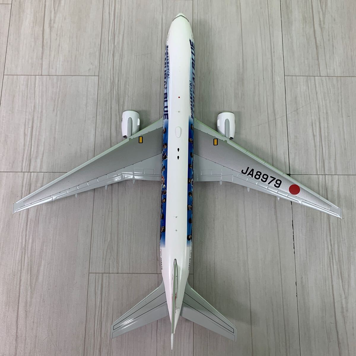 JC WINGS　1/200　JAL BOEING777-200 JA8979 サッカー日本代表塗装　飛行機模型_画像6