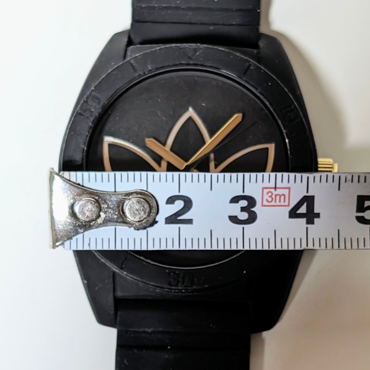 未使用保管品 adidas 2針 クオーツ 腕時計 サンディアゴ アディダス 腕時計 サンディアゴ ブラックゴールド ADH3197 電池切れ不動 現状品の画像10