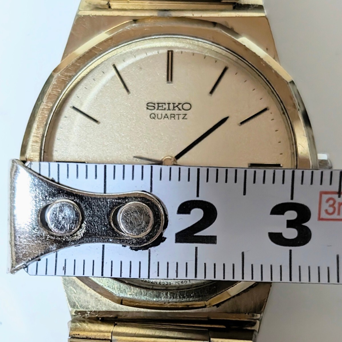 当時物 希少レア SEIKO 6030-7060 セイコー シーガル 3針クオーツ ゴールド文字盤 メンズ ゴールドカラー腕時計 電池交換済 稼働品の画像9