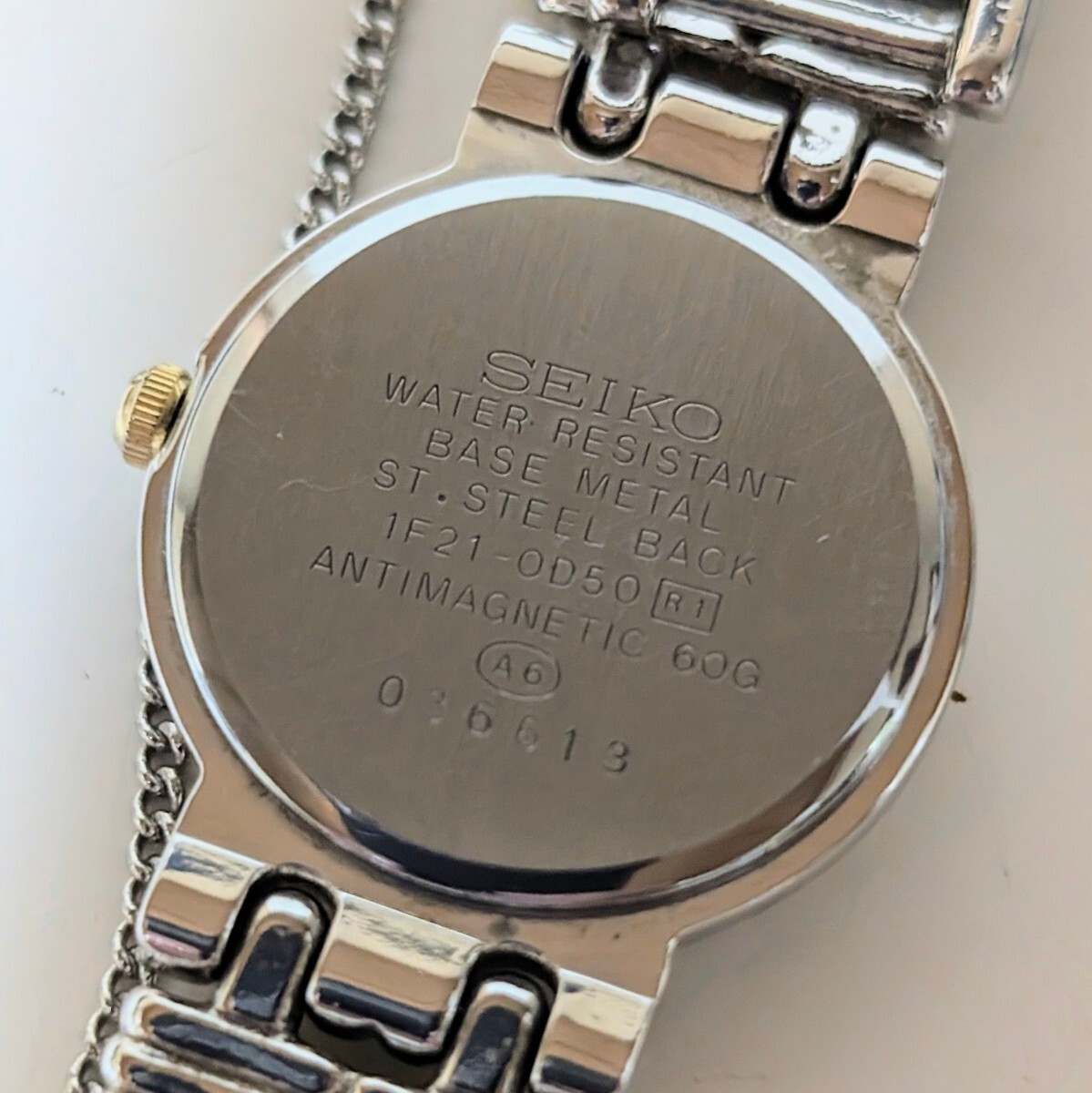 SEIKO 1F21-0D50 SEIKO Belfina セイコーベルフィナ 1F21-0D50 シェル文字盤 シルバーゴールド コンビブレス 3針レディースクオーツ 稼働品_画像8