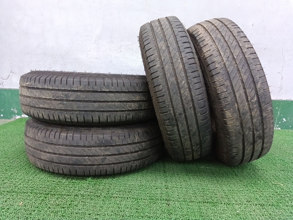 ミシュラン AGILIS3 195/80R15C ホイール付き 4本セット 中古 売切!!の画像1