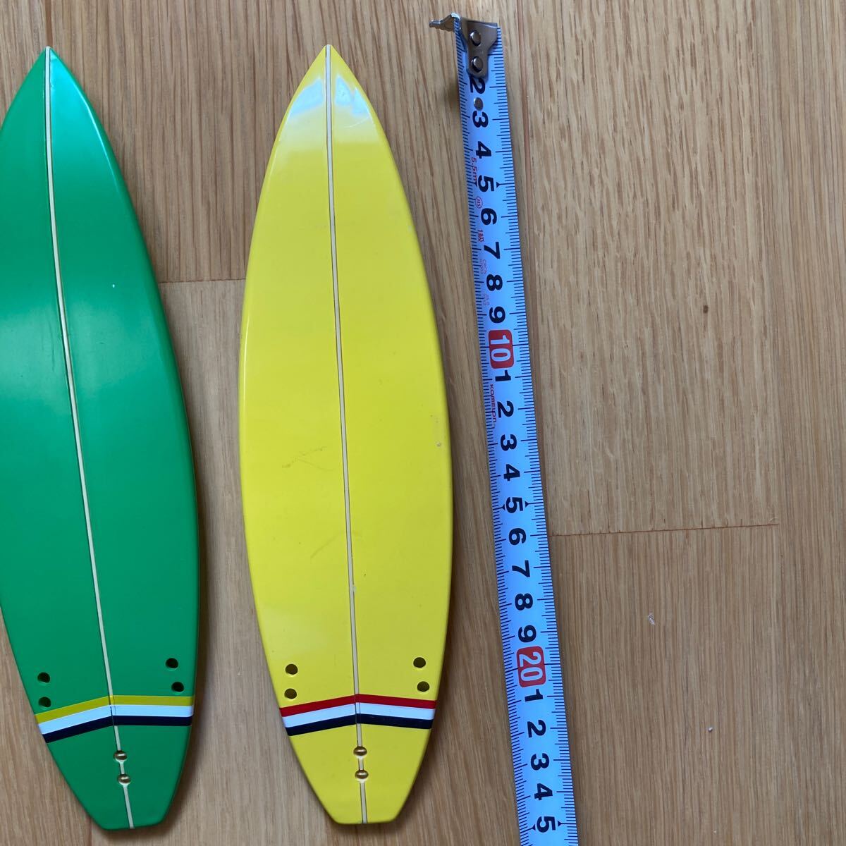 サーフボード　フィギュア　3点セット　サーフィン　ミニチュア　黄　緑　ピンク Hurley Quiksilver BILLABONG アルテリック JS_画像3