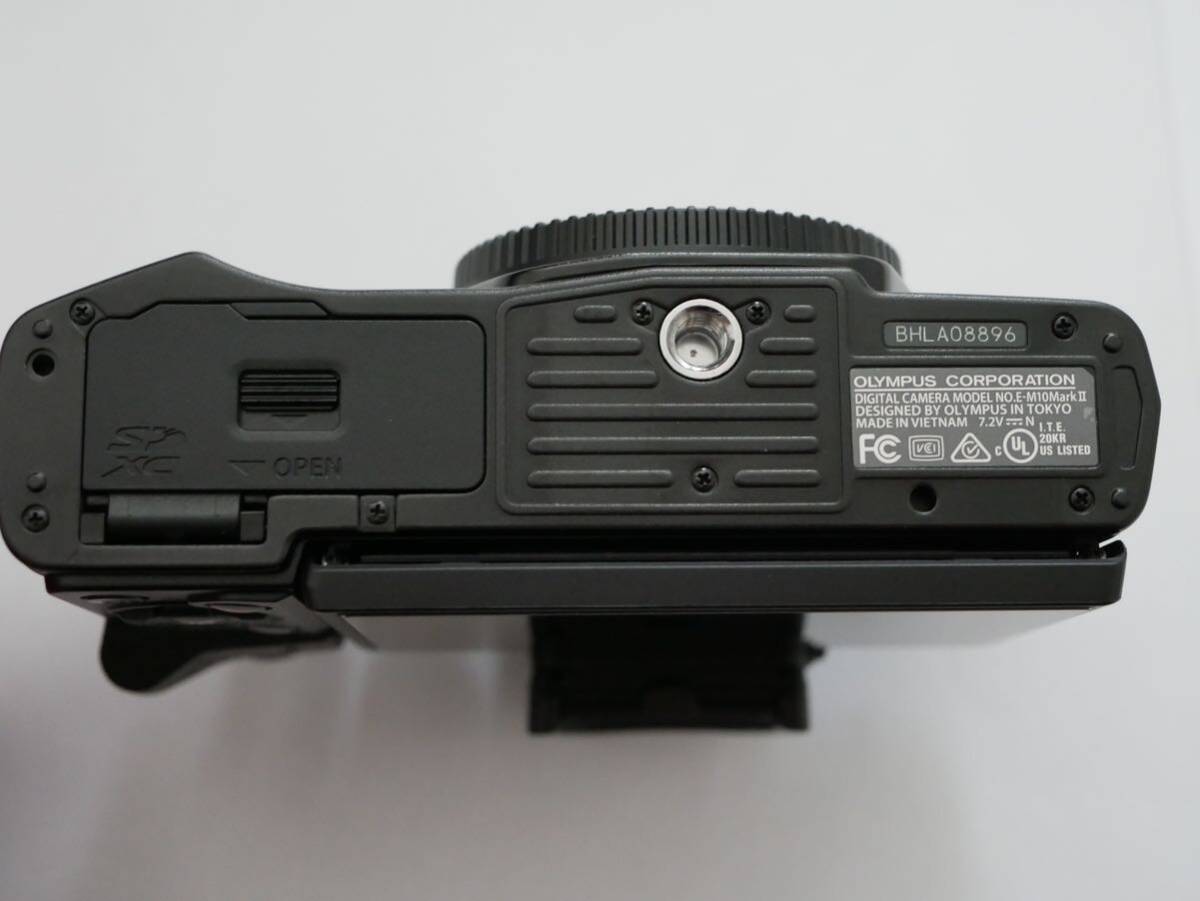 OLYMPUS OM-D E-M10 Mark II レンズセット　極美品！シャッター2351枚　送料無料！_画像5