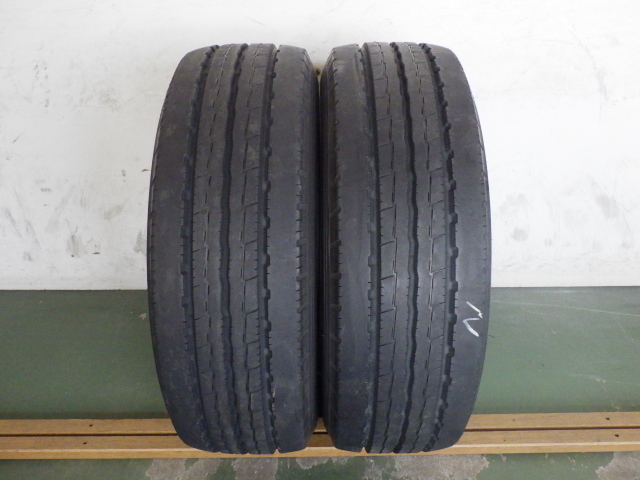 215/60R15.5 110/108L 12PR ヨコハマ LT 151R 中古 8分山 2本セット サマータイヤ 2020年製 L17291_画像1