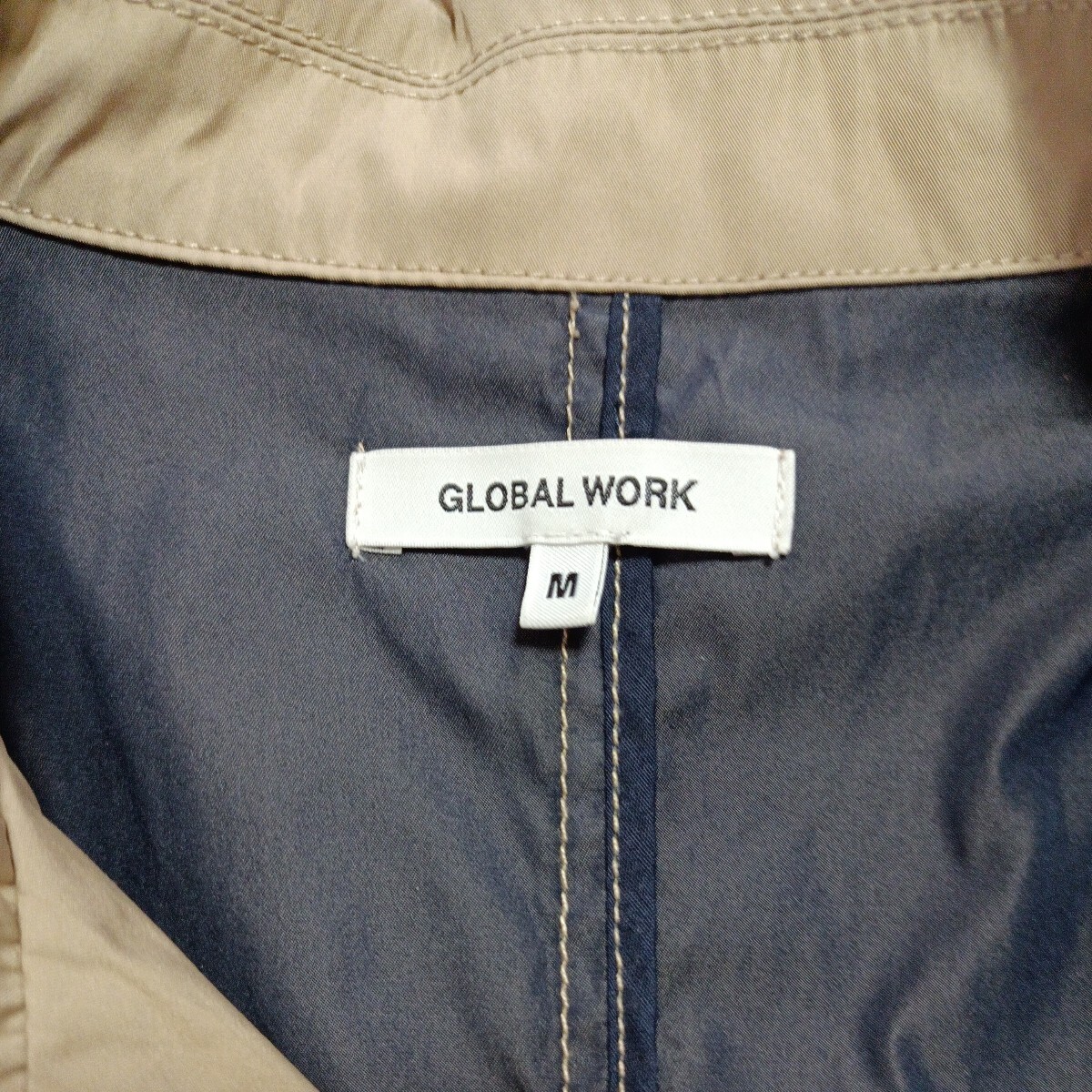 GLOBAL WORK グローバルワーク スプリングコート Mサイズ ベージュ シンプル無地 春夏コレクション 春アウター 裏側ネイビーの画像2