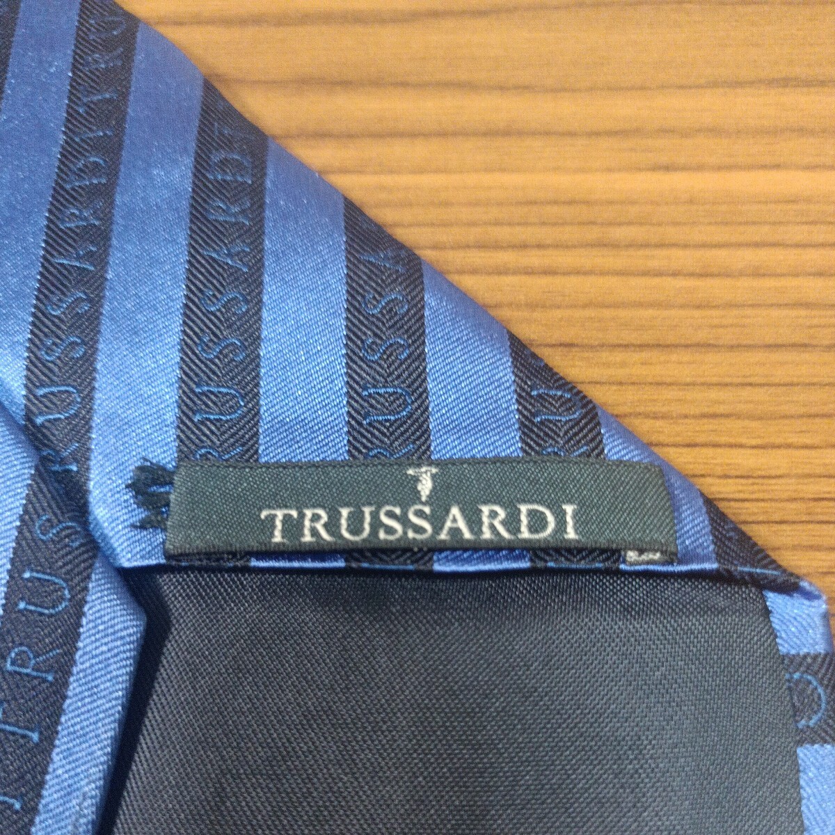TRUSSARDI ネクタイ ストライプ イタリア製 MADE IN ITALY 青黒 ブルーブラック シルク１００％ シンプルの画像7