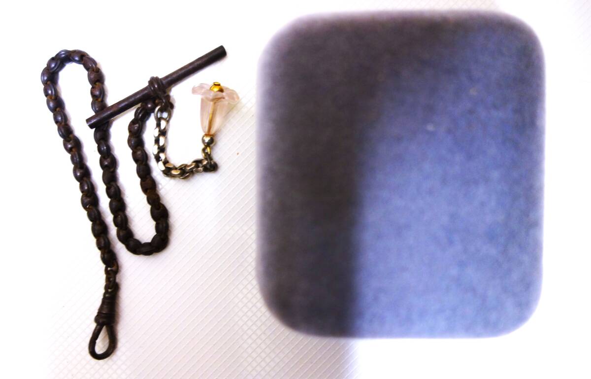 未使用の灰色の専用ケース入り　大珍品の黒色のＴバー式で釣鐘の根付き付きでナス環は完全完動・・１６_画像4