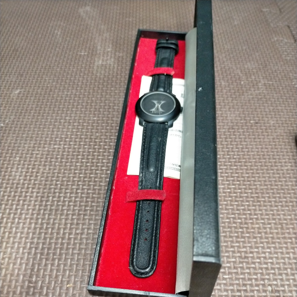 D25 未使用品 X XJAPAN 黒 革ベルト 腕時計 ケースあり 専用ケース バンド 黒文字盤 送料350円の画像4