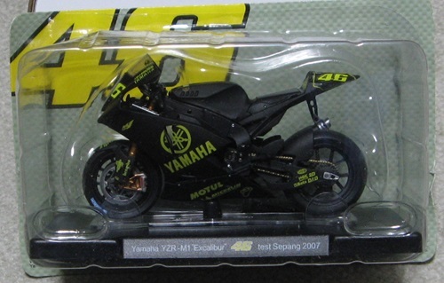 Altaya　1/18　ヤマハ・YZR-M1 セパン テスト　#46　V．ロッシ　2007_画像2