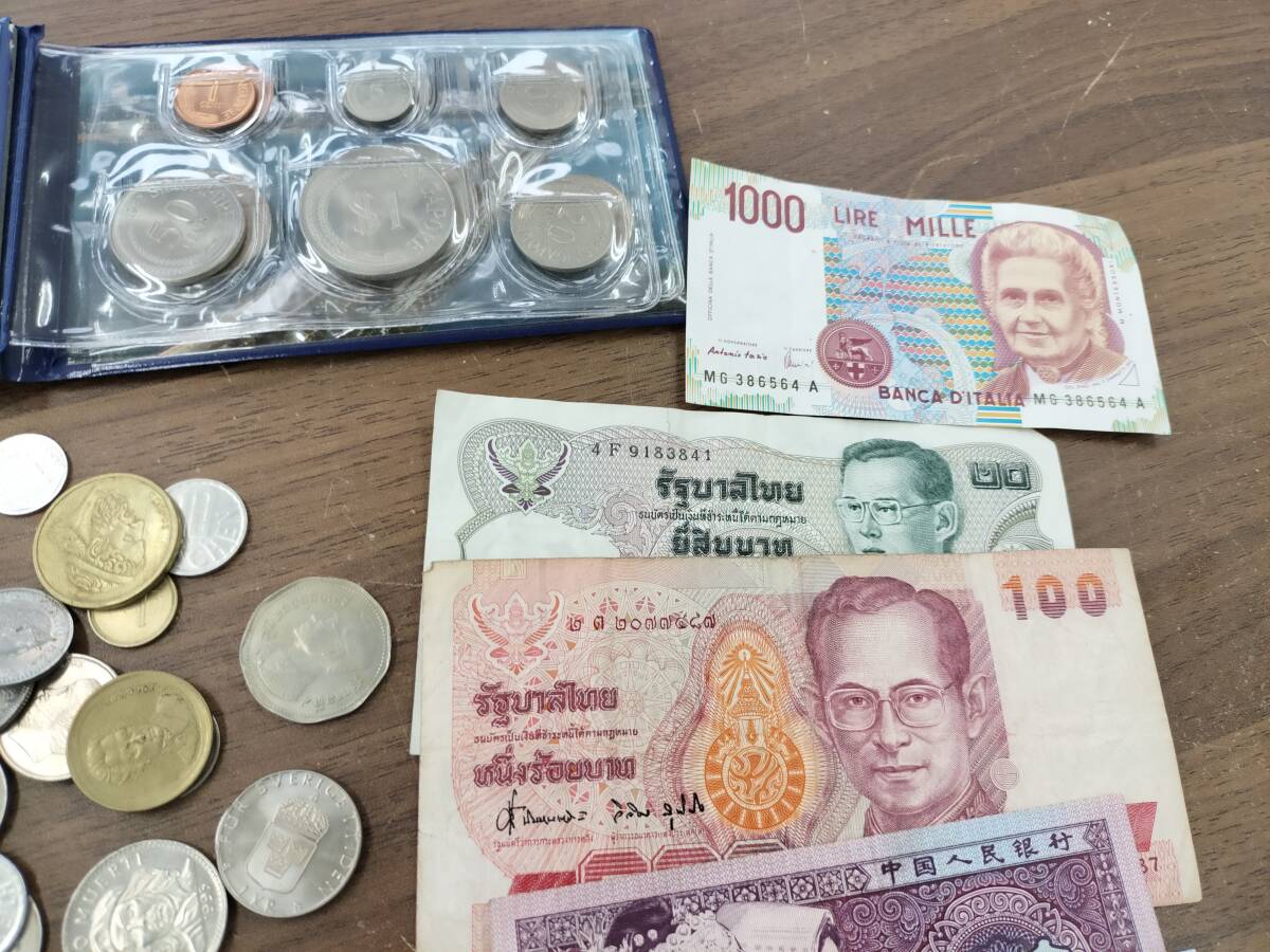 外国銭 外国紙幣 おまとめ リバティコイン リバティ バーツなどアメリカ 韓国 中国 色々 総重量850ｇ以上の画像5