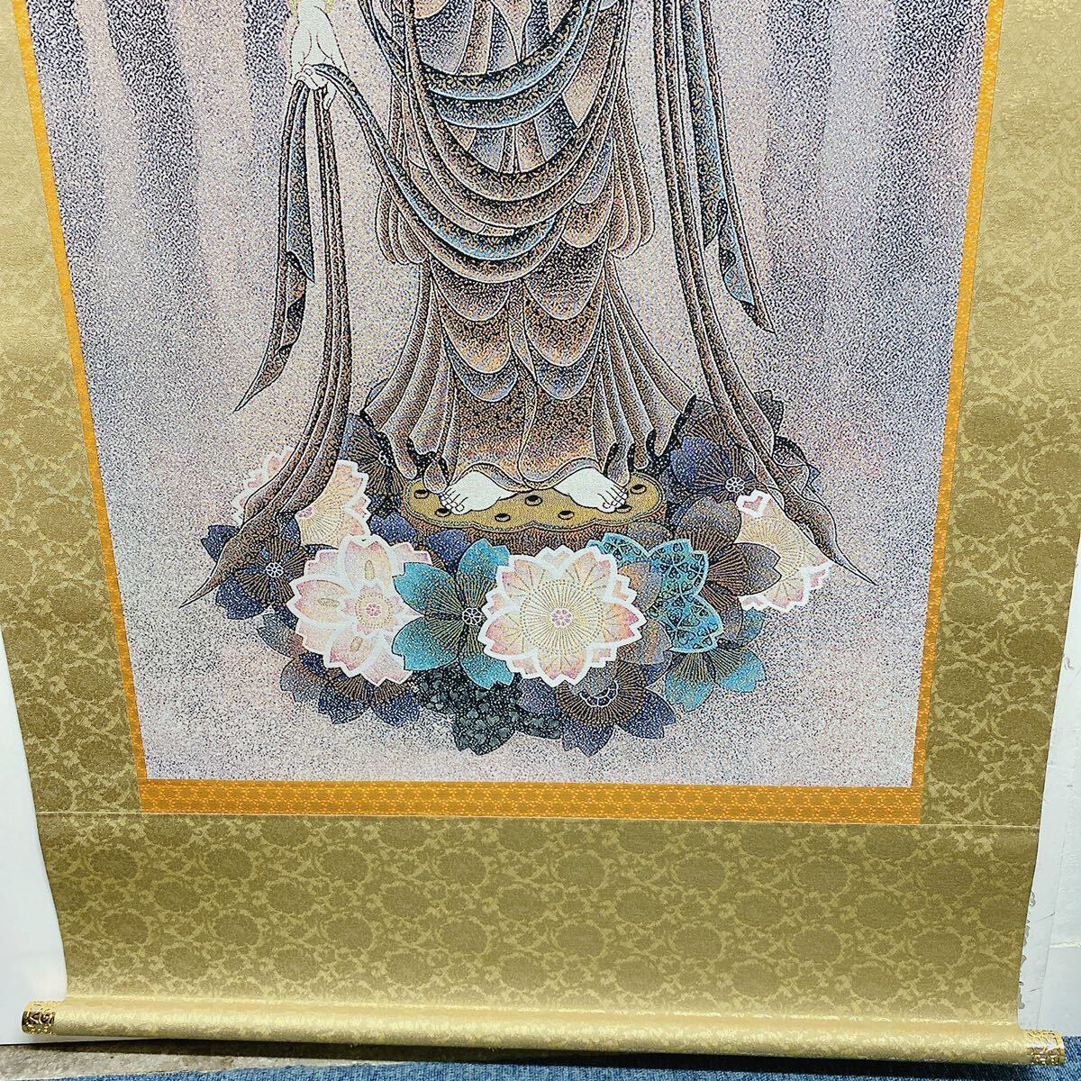 美品 掛け軸 西陣織 国宝法隆寺 聖観音像 太巻き付 Yahoo!オークション - 仏画 掛軸 掛け軸 高級西陣織 桜観音図