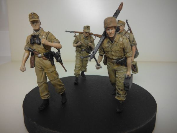 プラモ 完成品 1/35●ドラゴン●ドイツ ラムケ旅団 リビア1942●兵隊 兵士模型 戦車 装甲車 戦闘車両 ミリタリーの画像1