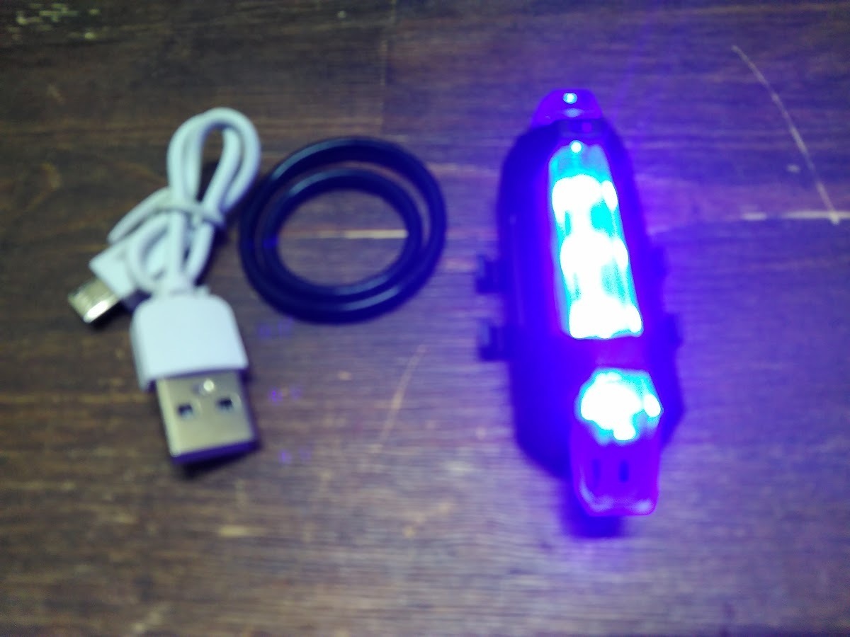 処分 超高輝度凄く明るい!! エアロタイプ USB充電タイプ LEDライト フレームシートポスト取り付け 4モード点灯 生活防水 青色 ゆうメール可の画像2