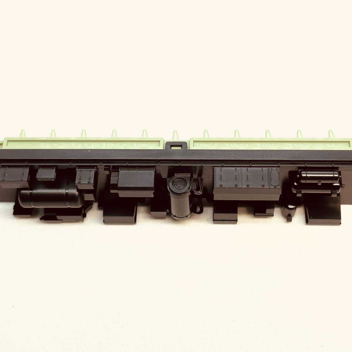 TOMIX モハ184-0用 シート+ウェイト+床板 1両分入り 98395/98397 JR 185-0系特急電車(踊り子・新塗装・強化型スカート)セットからのバラシ_詳細画像です。